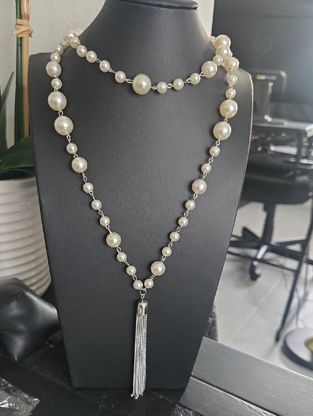 Paparazzi Social Hour White Necklace NWT